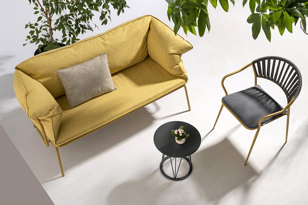 stolica Lago kraj stolića i sofe