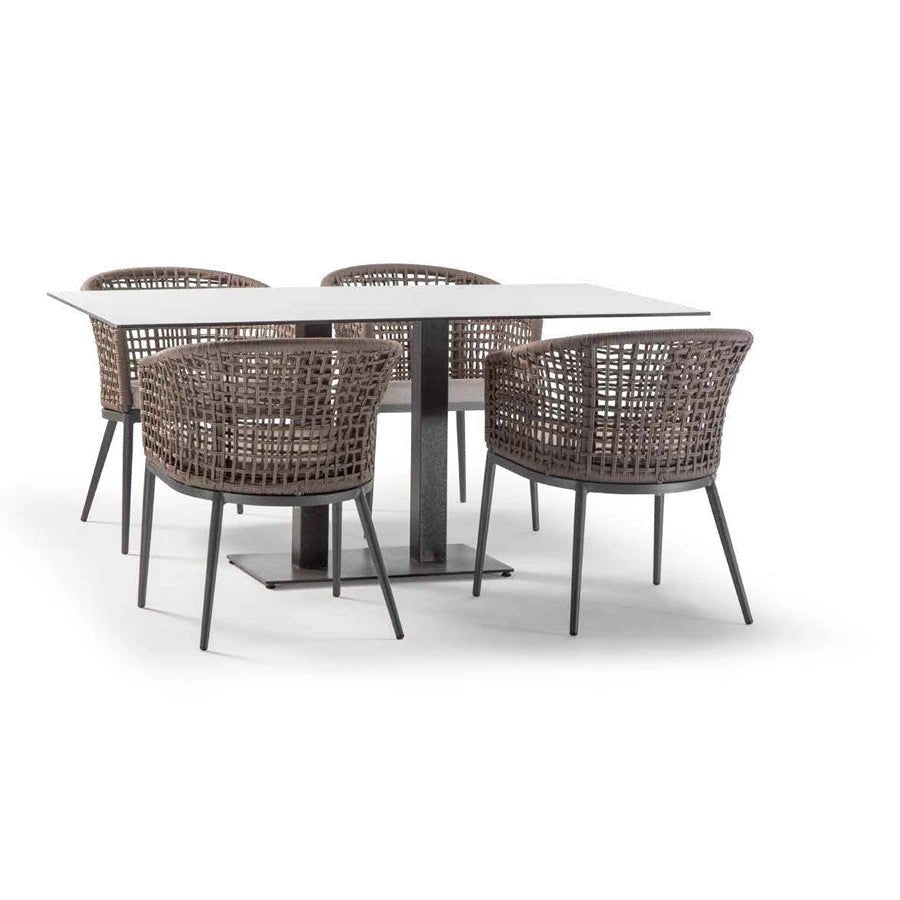 Stolice Cuba s velikim stolom