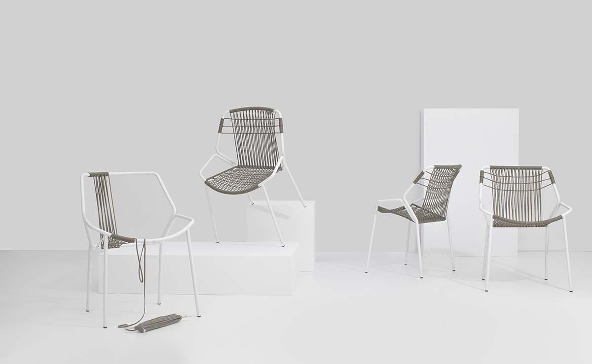 stolica Kapua na bijeloj površini