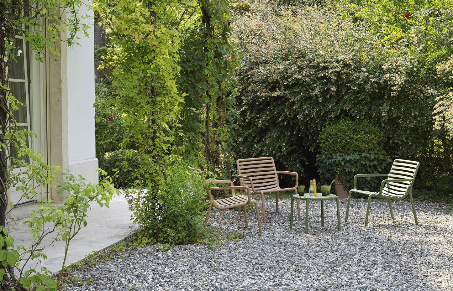 tri fotelje Doga Relax cappuccino i agave u vrtu