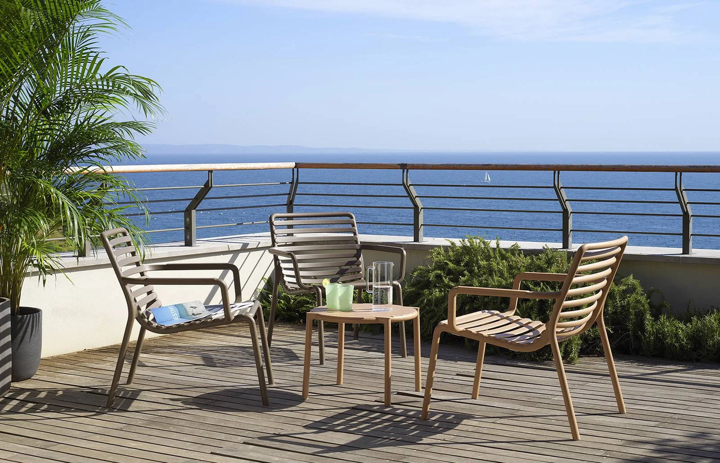 tri fotelje Doga Relax tabbaco i cappuccino na terasi