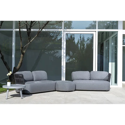 Set Soft Modular s crnim postoljem i tamnosivim užetom na terasi